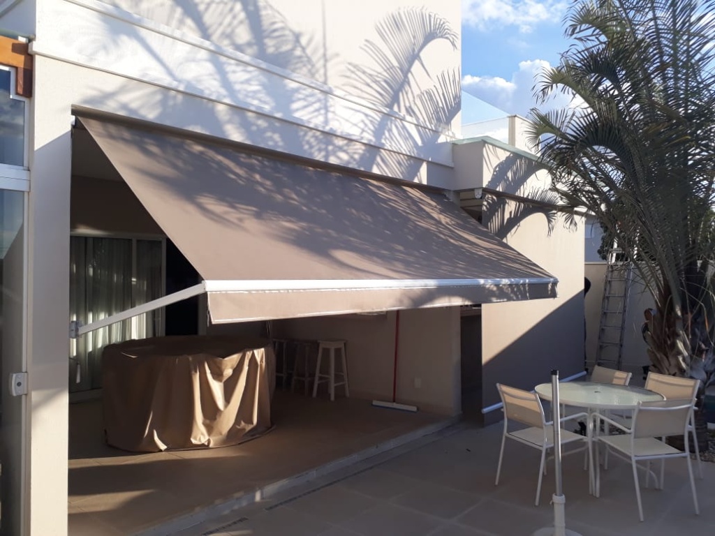 Toldo Pivotante em Tela Solar