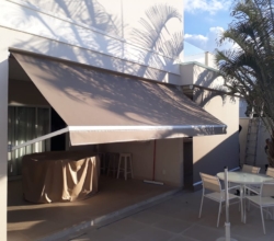 Toldo Pivotante em Tela Solar