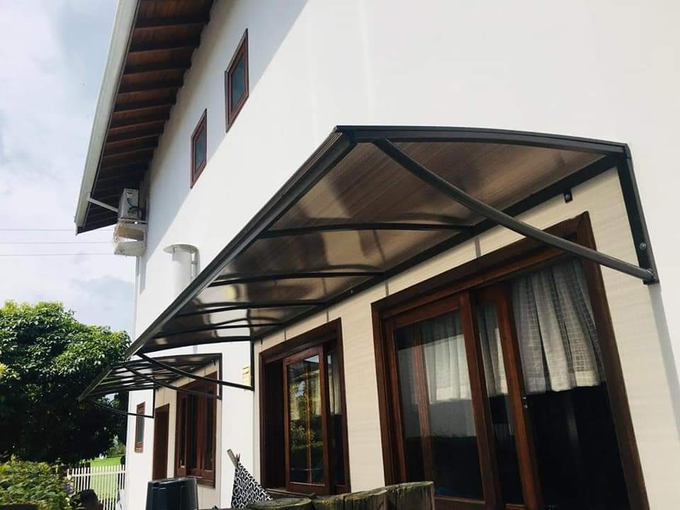 Toldo Fixo em Aço e Policarbonato Alveolar